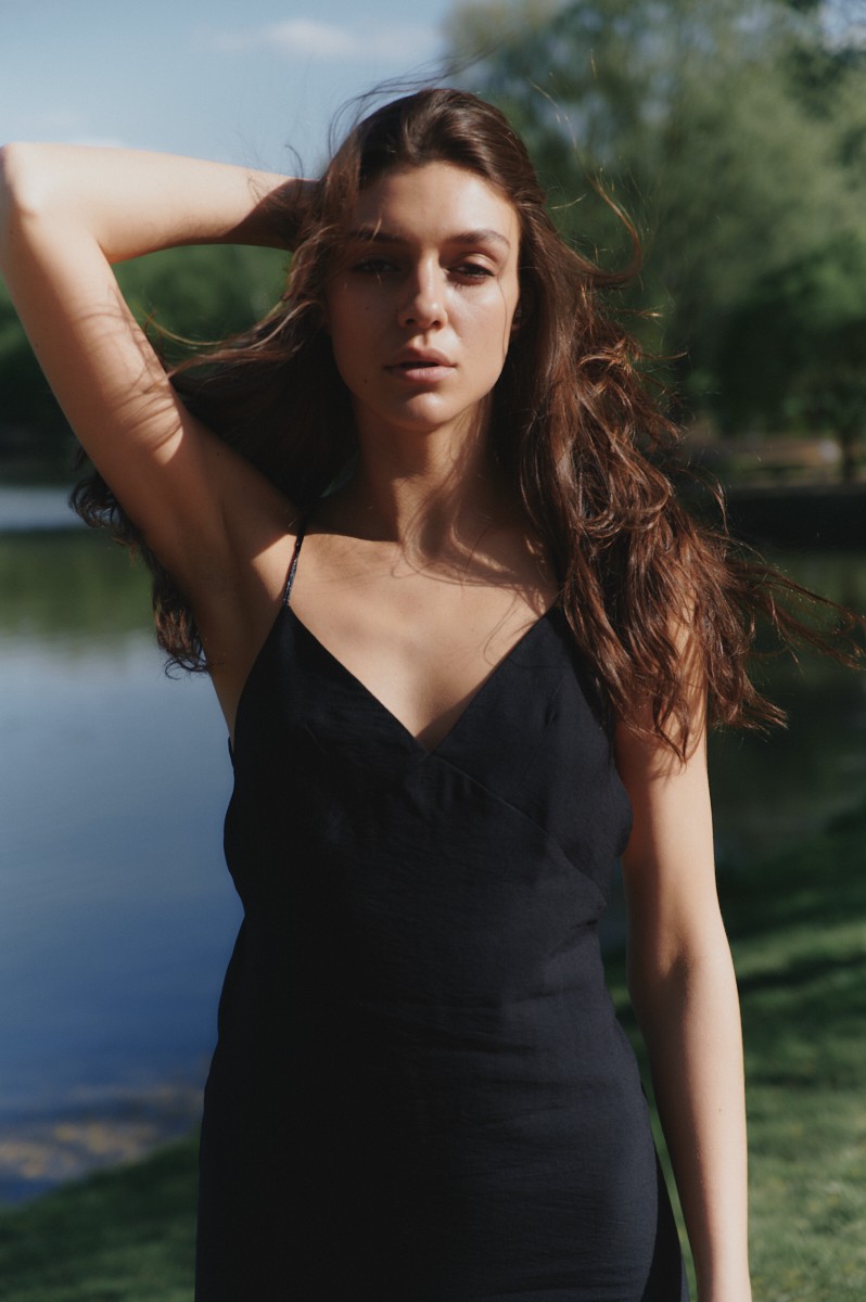 Dress with ties on the back black